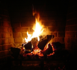 Ogień w kominku (sxc.hu)